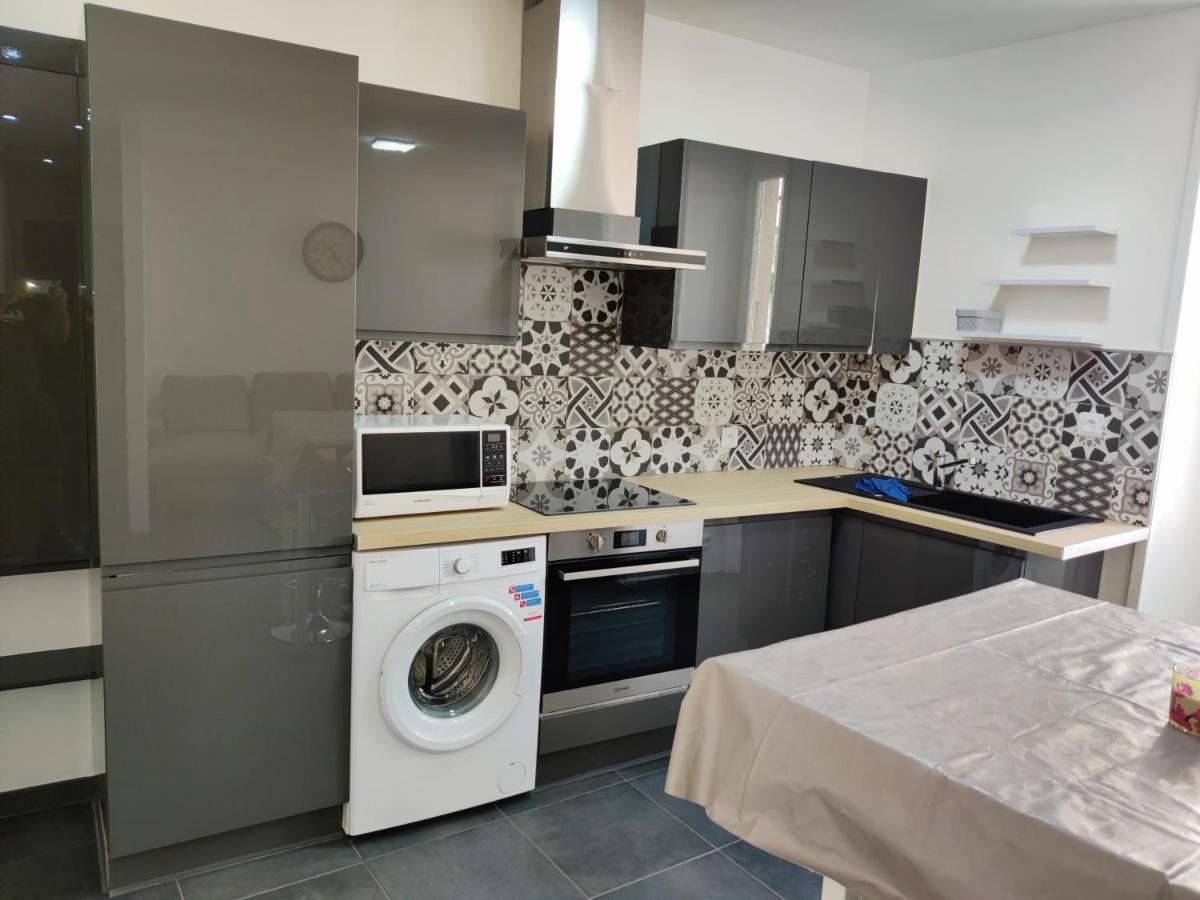 Appartement En Centre Ville โทนง-เลส์-แบงส์ ภายนอก รูปภาพ